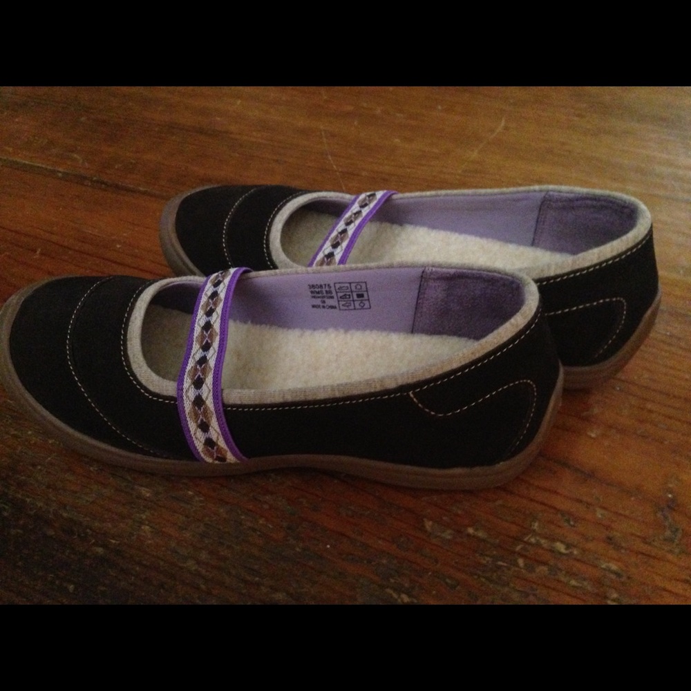 Shoes - Picture 3 of 4